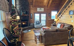 Scenic Georgia Cabin Minutes From Downtown Blue Ridge - Blue Ridge, Georgia