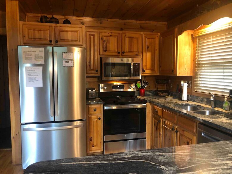 Scenic Georgia Cabin Minutes From Downtown Blue Ridge - Blue Ridge, Georgia