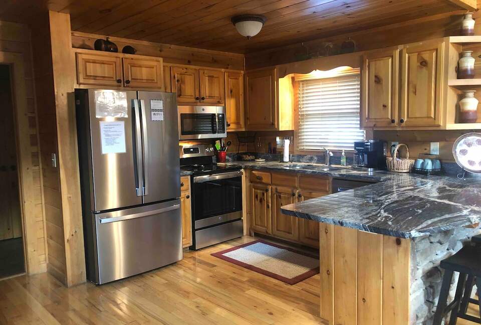 Scenic Georgia Cabin Minutes From Downtown Blue Ridge - Blue Ridge, Georgia