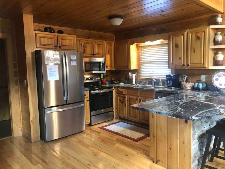 Scenic Georgia Cabin Minutes From Downtown Blue Ridge - Blue Ridge, Georgia