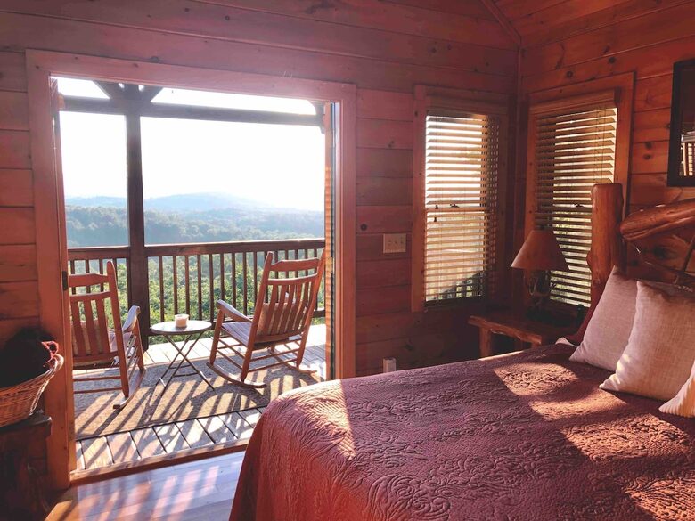 Scenic Georgia Cabin Minutes From Downtown Blue Ridge - Blue Ridge, Georgia