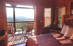 Scenic Georgia Cabin Minutes From Downtown Blue Ridge - Blue Ridge, Georgia