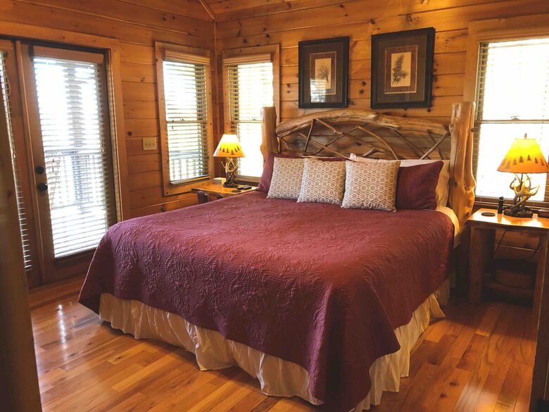 Scenic Georgia Cabin Minutes From Downtown Blue Ridge - Blue Ridge, Georgia