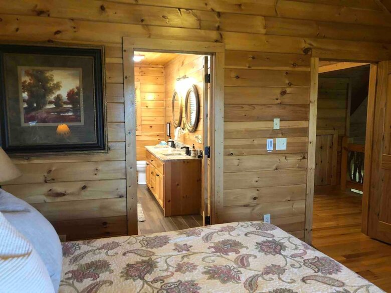 Scenic Georgia Cabin Minutes From Downtown Blue Ridge - Blue Ridge, Georgia