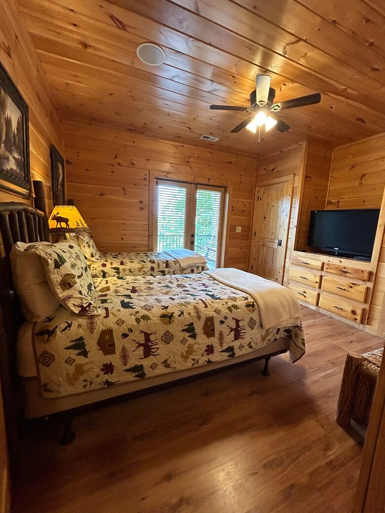 Scenic Georgia Cabin Minutes From Downtown Blue Ridge - Blue Ridge, Georgia
