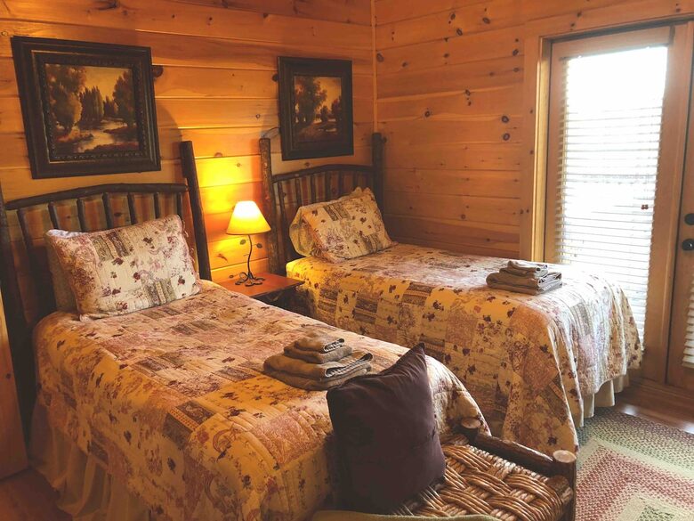 Scenic Georgia Cabin Minutes From Downtown Blue Ridge - Blue Ridge, Georgia