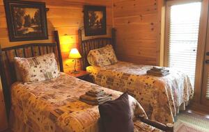 Scenic Georgia Cabin Minutes From Downtown Blue Ridge - Blue Ridge, Georgia