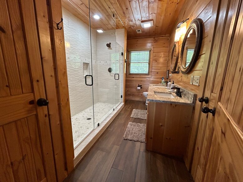 Scenic Georgia Cabin Minutes From Downtown Blue Ridge - Blue Ridge, Georgia