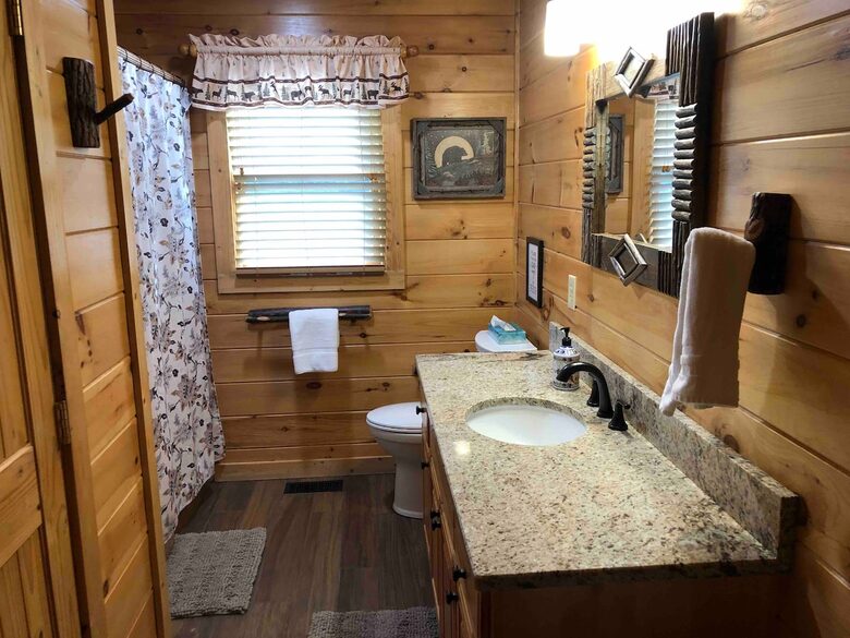 Scenic Georgia Cabin Minutes From Downtown Blue Ridge - Blue Ridge, Georgia