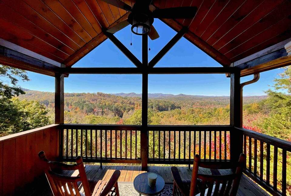 Scenic Georgia Cabin Minutes From Downtown Blue Ridge - Blue Ridge, Georgia