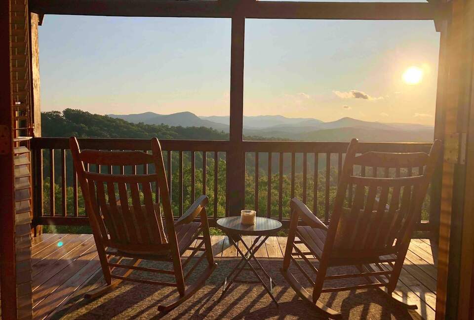 Scenic Georgia Cabin Minutes From Downtown Blue Ridge - Blue Ridge, Georgia