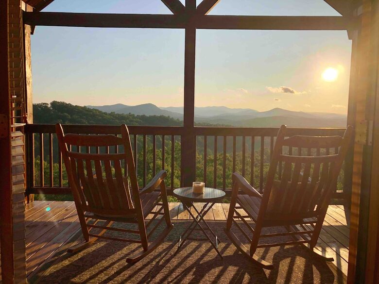 Scenic Georgia Cabin Minutes From Downtown Blue Ridge - Blue Ridge, Georgia