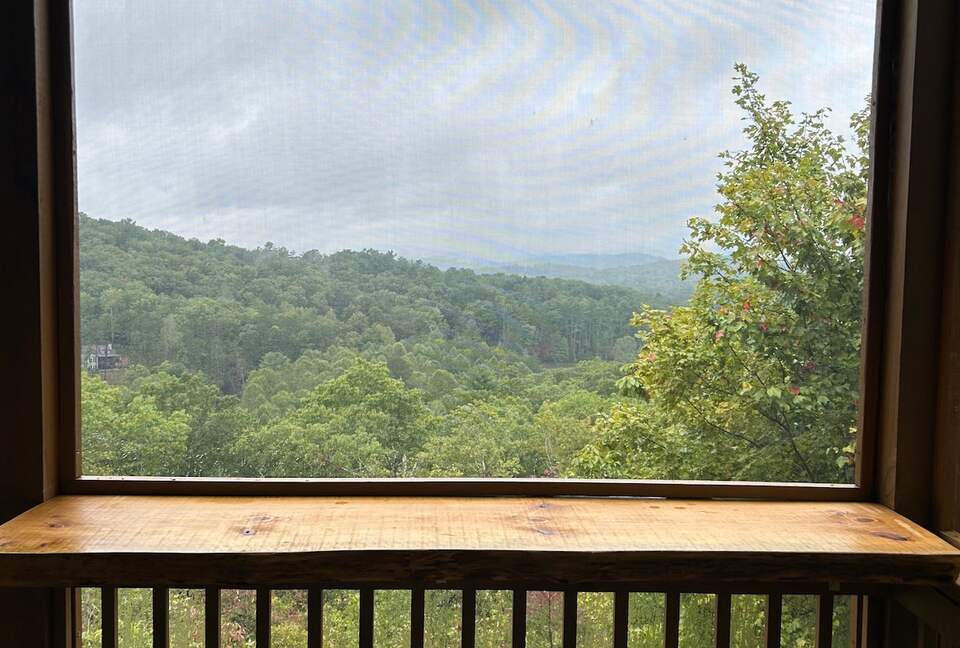 Scenic Georgia Cabin Minutes From Downtown Blue Ridge - Blue Ridge, Georgia