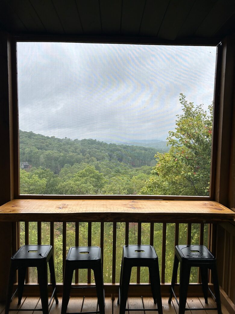 Scenic Georgia Cabin Minutes From Downtown Blue Ridge - Blue Ridge, Georgia