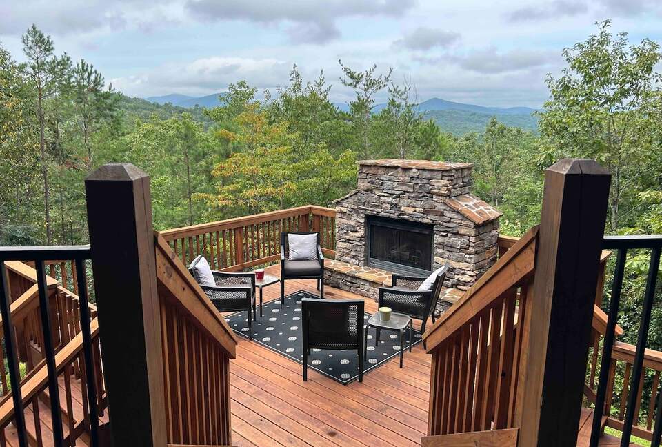 Scenic Georgia Cabin Minutes From Downtown Blue Ridge - Blue Ridge, Georgia