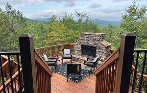 Scenic Georgia Cabin Minutes From Downtown Blue Ridge - Blue Ridge, Georgia