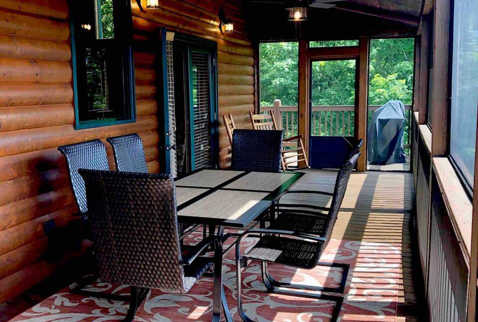 Scenic Georgia Cabin Minutes From Downtown Blue Ridge - Blue Ridge, Georgia