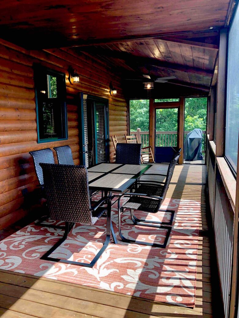 Scenic Georgia Cabin Minutes From Downtown Blue Ridge - Blue Ridge, Georgia