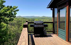 Scenic Georgia Cabin Minutes From Downtown Blue Ridge - Blue Ridge, Georgia