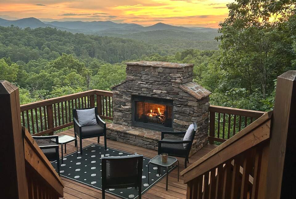 Scenic Georgia Cabin Minutes From Downtown Blue Ridge - Blue Ridge, Georgia
