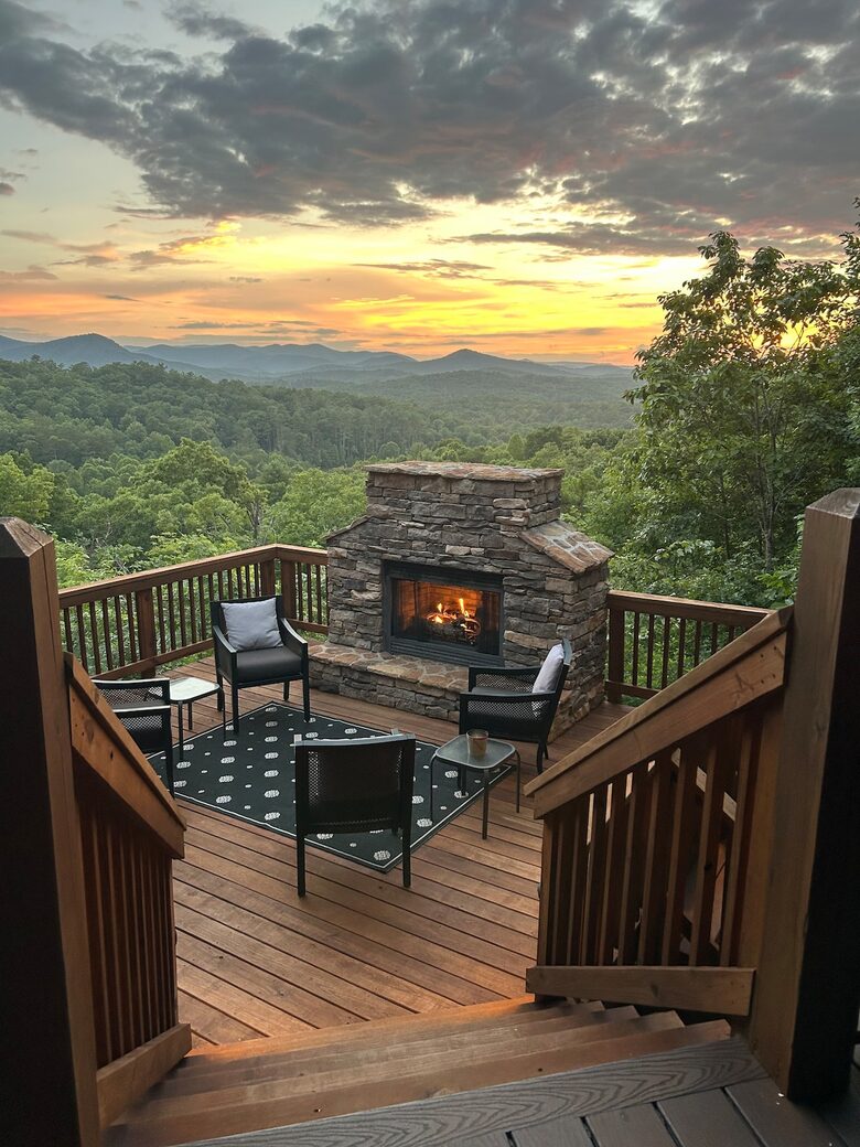 Scenic Georgia Cabin Minutes From Downtown Blue Ridge - Blue Ridge, Georgia