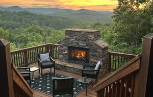 Scenic Georgia Cabin Minutes From Downtown Blue Ridge - Blue Ridge, Georgia