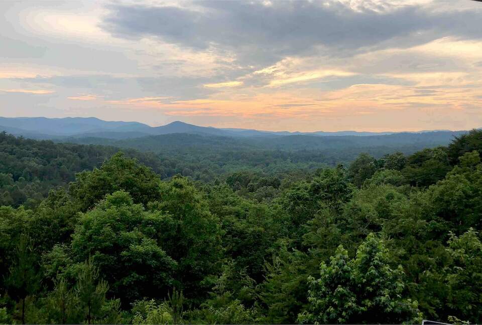 Scenic Georgia Cabin Minutes From Downtown Blue Ridge - Blue Ridge, Georgia