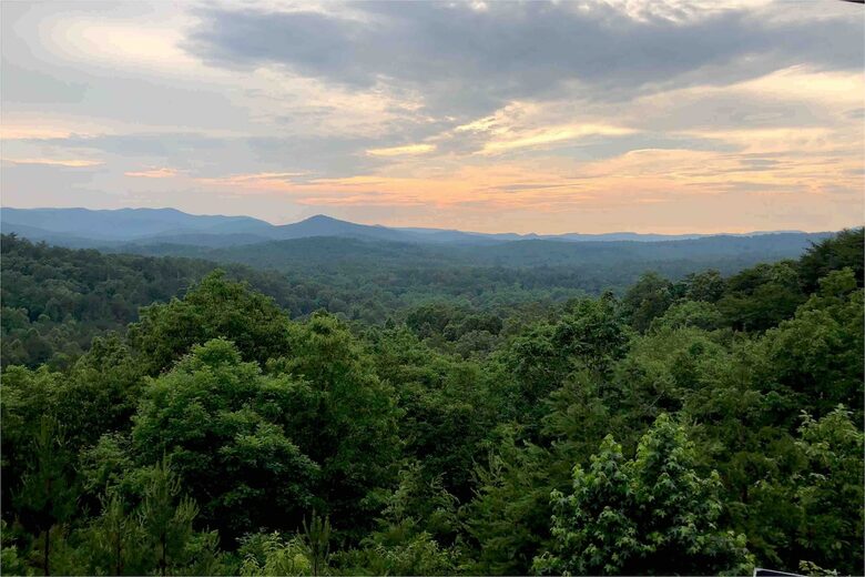 Scenic Georgia Cabin Minutes From Downtown Blue Ridge - Blue Ridge, Georgia