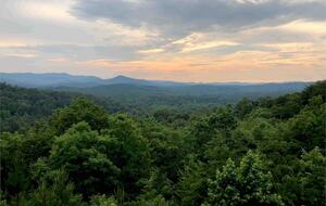 Scenic Georgia Cabin Minutes From Downtown Blue Ridge - Blue Ridge, Georgia