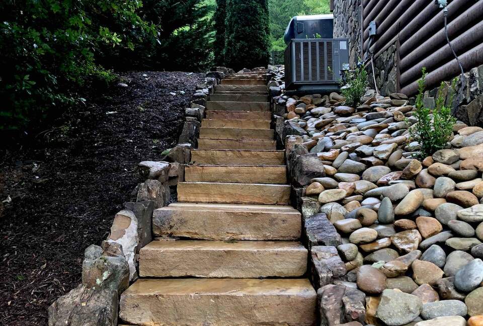 Scenic Georgia Cabin Minutes From Downtown Blue Ridge - Blue Ridge, Georgia