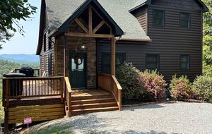 Scenic Georgia Cabin Minutes From Downtown Blue Ridge - Blue Ridge, Georgia