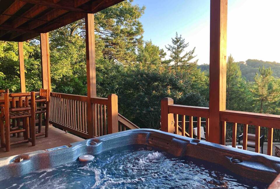 Scenic Georgia Cabin Minutes From Downtown Blue Ridge - Blue Ridge, Georgia