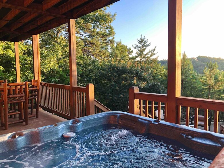 Scenic Georgia Cabin Minutes From Downtown Blue Ridge - Blue Ridge, Georgia