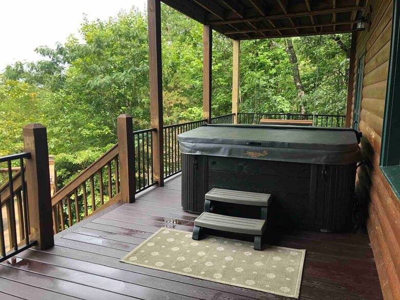 Scenic Georgia Cabin Minutes From Downtown Blue Ridge - Blue Ridge, Georgia