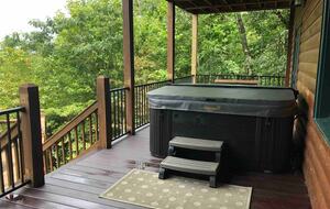 Scenic Georgia Cabin Minutes From Downtown Blue Ridge - Blue Ridge, Georgia