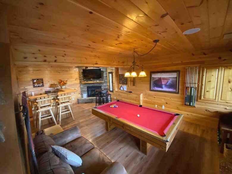 Scenic Georgia Cabin Minutes From Downtown Blue Ridge - Blue Ridge, Georgia