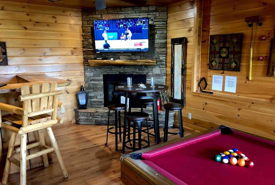 Scenic Georgia Cabin Minutes From Downtown Blue Ridge - Blue Ridge, Georgia