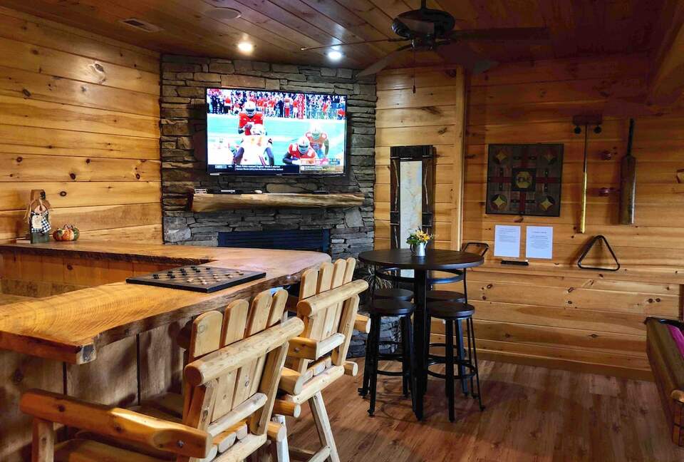 Scenic Georgia Cabin Minutes From Downtown Blue Ridge - Blue Ridge, Georgia