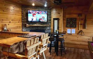 Scenic Georgia Cabin Minutes From Downtown Blue Ridge - Blue Ridge, Georgia