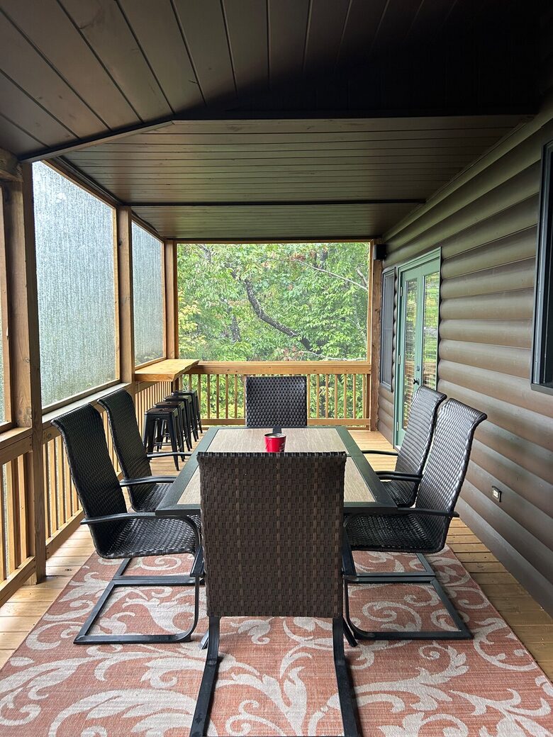 Scenic Georgia Cabin Minutes From Downtown Blue Ridge - Blue Ridge, Georgia