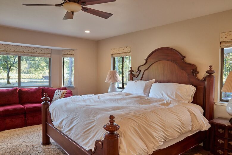 Howell Mountain Vineyard Retreat - Angwin, California