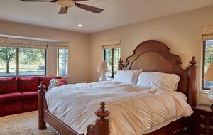 Howell Mountain Vineyard Retreat - Angwin, California