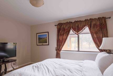 Howell Mountain Vineyard Retreat - Angwin, California