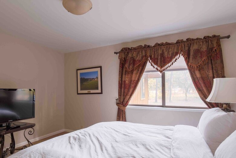 Howell Mountain Vineyard Retreat - Angwin, California