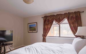 Howell Mountain Vineyard Retreat - Angwin, California