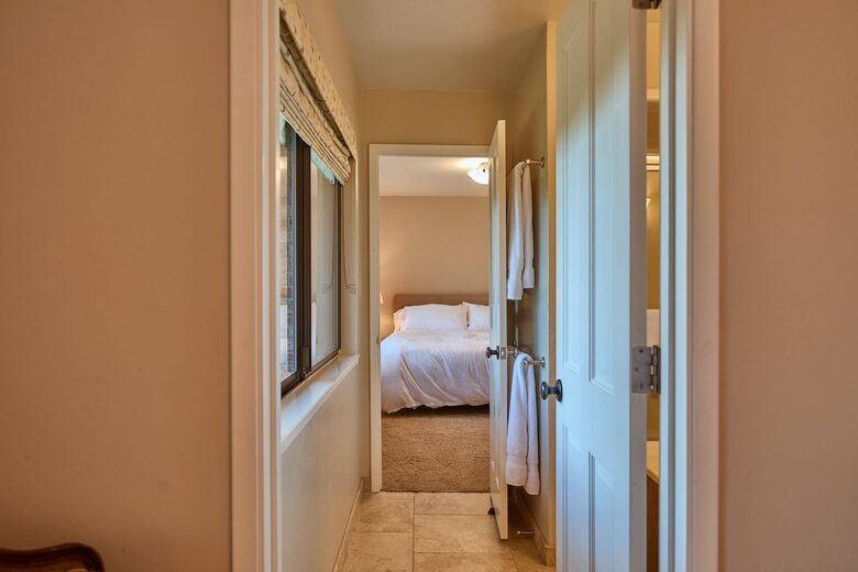 Howell Mountain Vineyard Retreat - Angwin, California