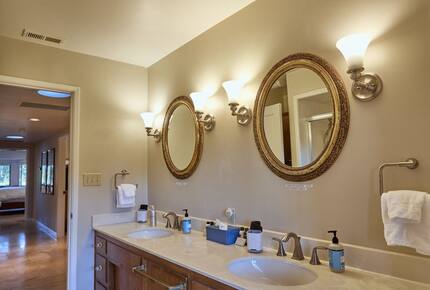 Howell Mountain Vineyard Retreat - Angwin, California