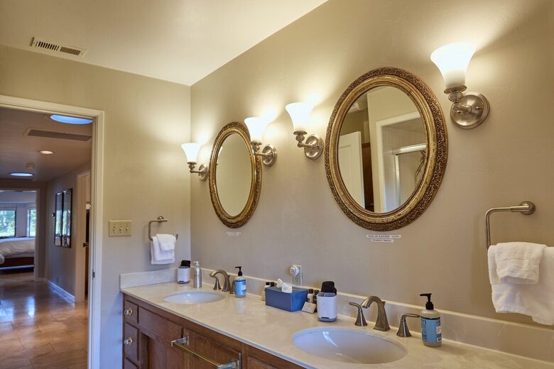 Howell Mountain Vineyard Retreat - Angwin, California