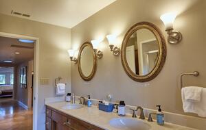 Howell Mountain Vineyard Retreat - Angwin, California