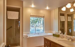 Howell Mountain Vineyard Retreat - Angwin, California